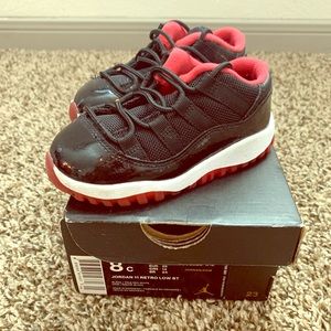 Jordan 11 Retro Bred low.